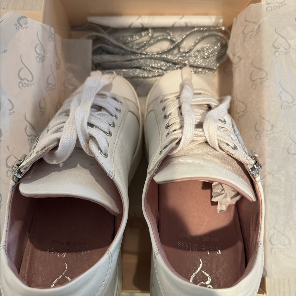 Sole Bliss Hero: White Leather